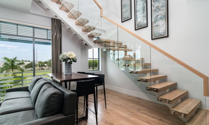 Old Naples Condo | SOCE FLATS 210 - Modern Loft Overlooking 5th Ave S in Olde Naples!