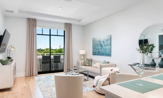 Old Naples Condo | SOCE FLATS 304 - Brand New Olde Naples Condo Steps to 5th Ave S!