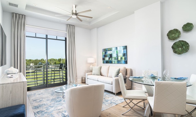 Old Naples Condo | SOCE FLATS 308 - New Olde Naples Condo Steps to 5th Ave S!