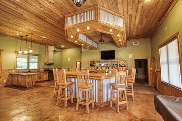 Uvalde House | SOE Lodge in Uvalde