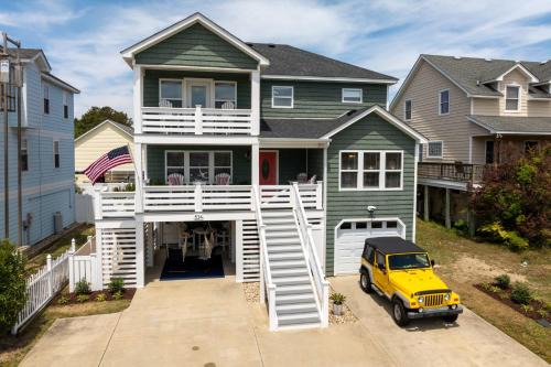Colington House | Sojourn Family home with Country Club Access 5 Bedrooms Sleeps 12