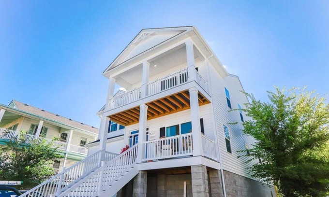 Willoughby Spit Apartment | Sojourn on Lea View | Willoughby Spit | 5 BR *NEW*