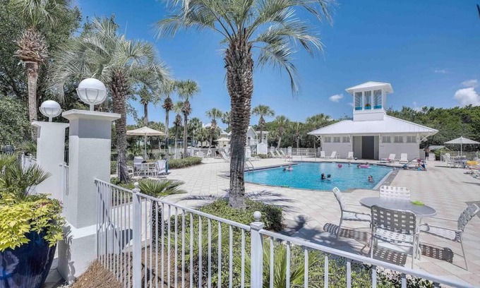 Sunnyside House | "Sol Surfer" | Heated Community Pool| Tennis, Pickleball, and Basketball | Less than 5 min. to beach