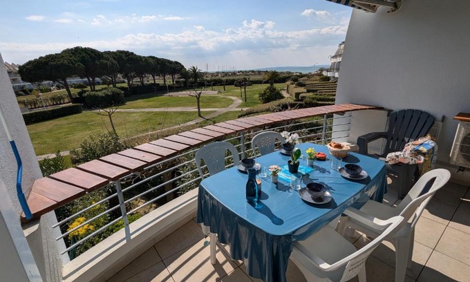 Le Grau-Du-Roi Apartment | Sol-y-Days Grand Large, front de mer vue panoramique jardins et mer