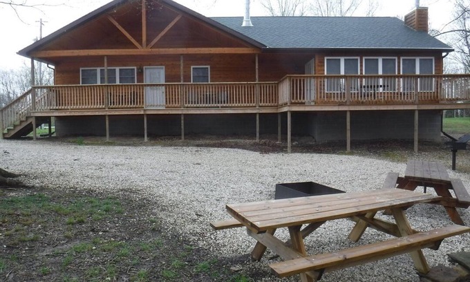 Eckerty Cabin | Solarium Deluxe Cabin 19 Located on Patoka Lake in Southern Indiana