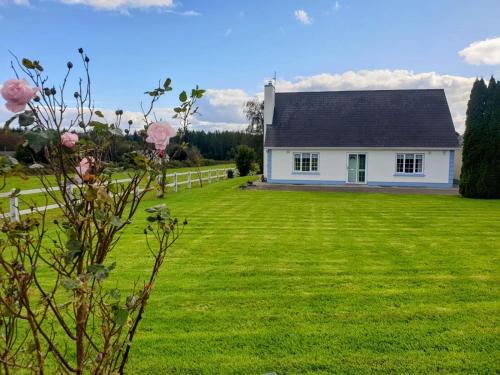 Mountshannon House | Solas na Gealai, entire house, sleeps 8