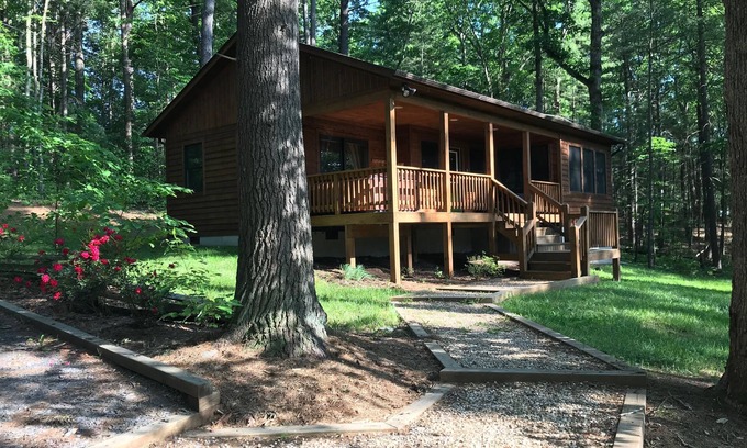 Rileyville Cabin | "Solitude" Secluded 1 BR Cabin Nestled in the Woods w/Hot Tub near Luray, VA.