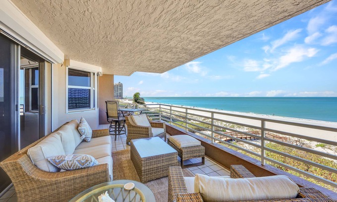 Marco Island Condo | Somerset 404.Newly Remodeled Beach Front. 3 Bdrm 3 Bath, Den w/Sofa Sleeper