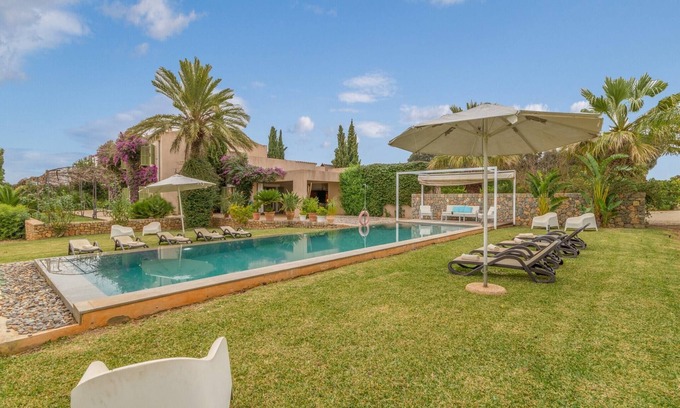 Buger House | Son Pusa I Villa in Mallorca with Saltwater Pool