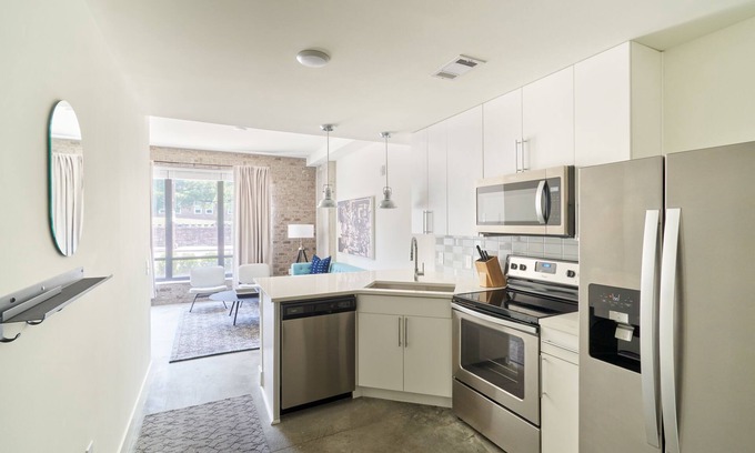 Rutledge Hill Apartment | Sonder at LC SoBro | Lofted One-Bedroom Apartment