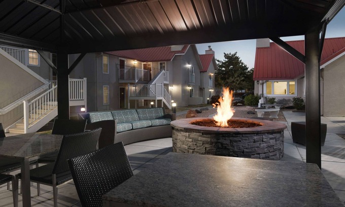 Northeast Heights Hotel | Sonesta ES Suites Albuquerque