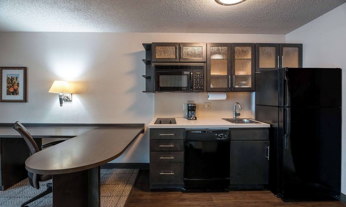 Park Central Hotel | Sonesta Simply Suites Dallas Richardson