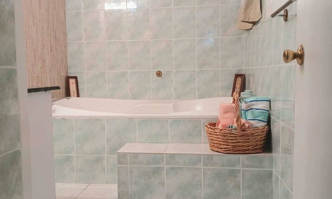 Nassau Apartment | Sonn Tropic Studio [near BahaMar & Saunders Beach]