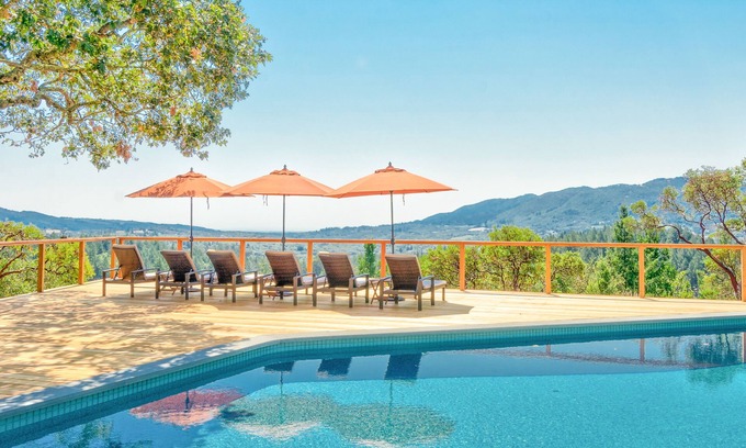 Santa Rosa Cottage | Sonoma Valley vineyard-view cottage with loft, hot tub, & on-site pool