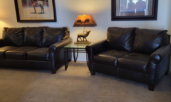 Laramie House | Soothing 1 level 4-bedroom duplex with WiFi in Laramie