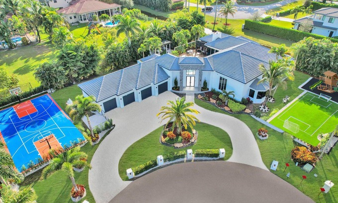 Plantation House | Sophia's Luxury Compound Resort w/ Heated Pool