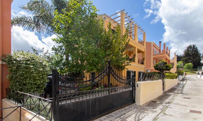 Corfu Town Apartment | SOPHIE'S GARDEN APARTMENT