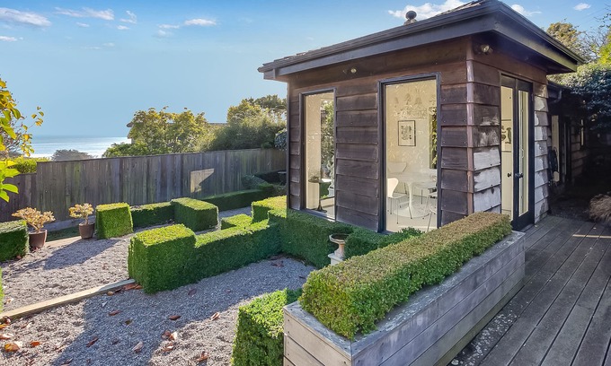 Stinson Beach House | Sophisticated Artist's Retreat