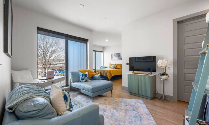 Home Park Apartment | Sophisticated Midtown Apartment w/Gym and Pool