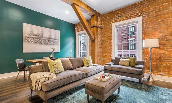 Lower Garden District Condo | 💚SOPHISTICATED SOUTHERN STYLE DOWNTOWN! LG Living Area + Spacious Private Balcony! | The Pelican