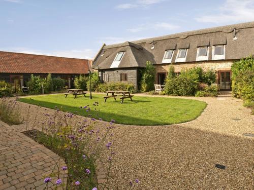 Potter Heigham House | Sorrel - E4321