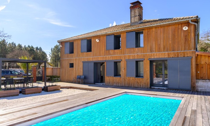 Sainte-Eulalie-en-Born House | Souleyraou by Interhome
