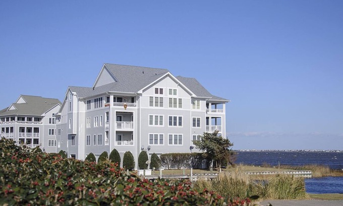 Manteo Condo | Sound, Mind and Bodie: Condo, Shared Pool