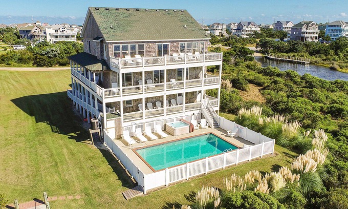 Wind Over Waves House | Soundfront Dog Friendly w/Pool, Hot Tub, Elevator, Game Room, Cmty Boat Ramp