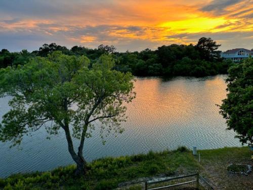 Corolla House | Soundside, Hot Tub, Community Pool, Sound Views, VOH1248, Sunset Cottage