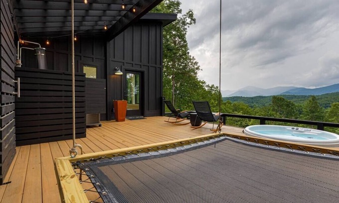 Dahlonega House | Sourwood, Alpine Cabin -Views! Outdoor shower, hot tub, more!