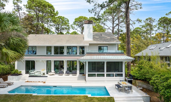 South Beach House | South Beach Serenity by AvantStay | Private Pool + Beachfront