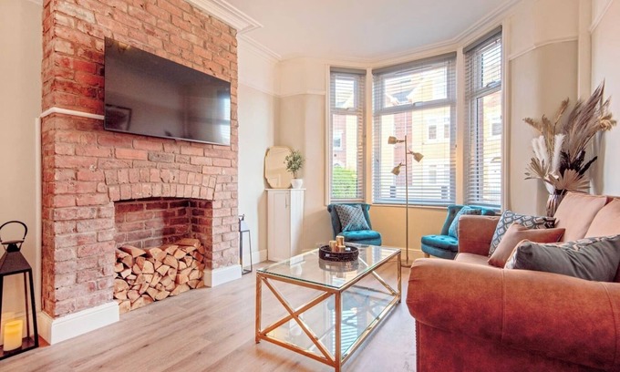 Crewe House | South Cheshire Home from Home