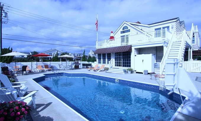 Avalon House | South End Avalon Beach Block, 3rd House From Beach, Large Pool, Ocean Views