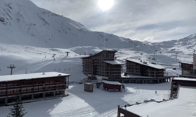 Arc-2000 Apartment | South-facing studio ski in ski out Arc 2000 resort center