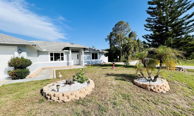 North Port House | South Florida Heaven! Pool! Mineral Springs! Fishing! Entire House! 8 Guests!