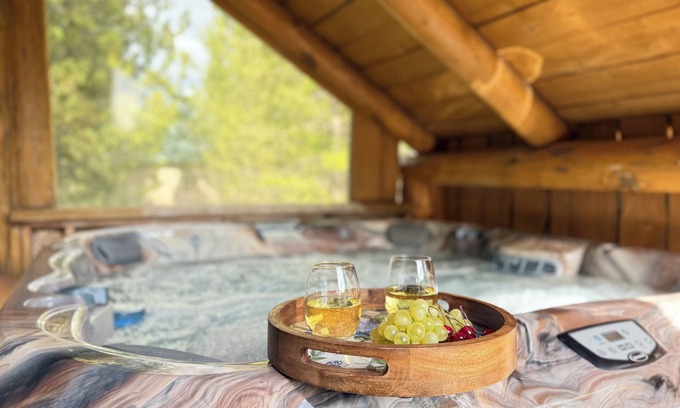 Island Park Cabin | South Fox Lodge*3Br, 2Ba, Sleeps 12, Fire Pit, Hot Tub, Satellite Tv