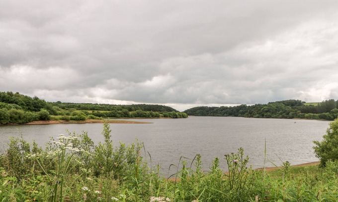 Leek Cottage | SOUTH HILLSWOOD BOOTH, pet friendly, with open fire in Leek