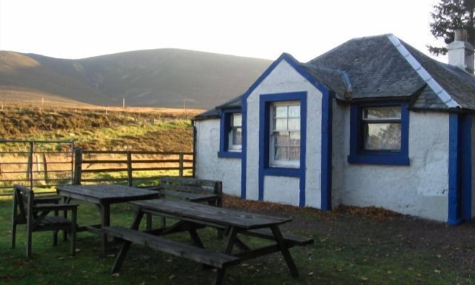 Biggar Cottage | South Lodge - sleeps 4 guests in 2 bedrooms
