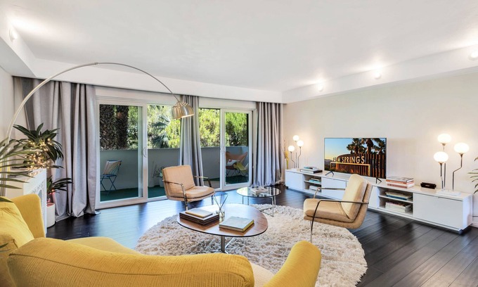 Canyon Corridor Condo | South Palm Springs beautifully designed mid century 1960 condo
