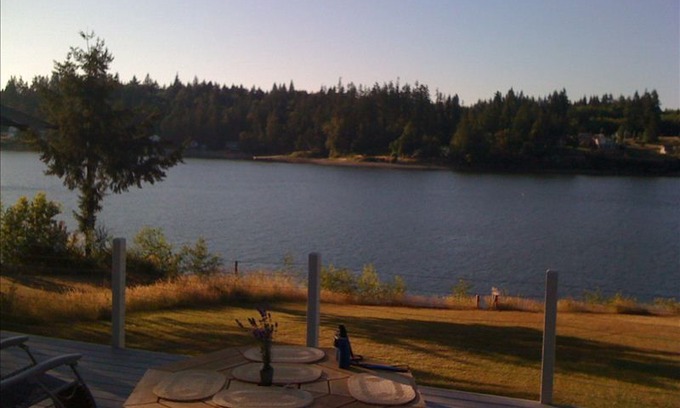 Shelton Cabin | South Puget Sound Beach House on Hammersley Inlet