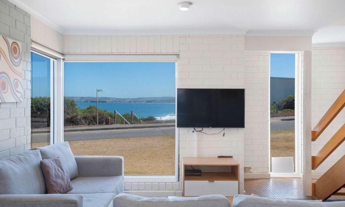 Port Elliot House | South Seas 1 Beachfront Villa Walk everywhere