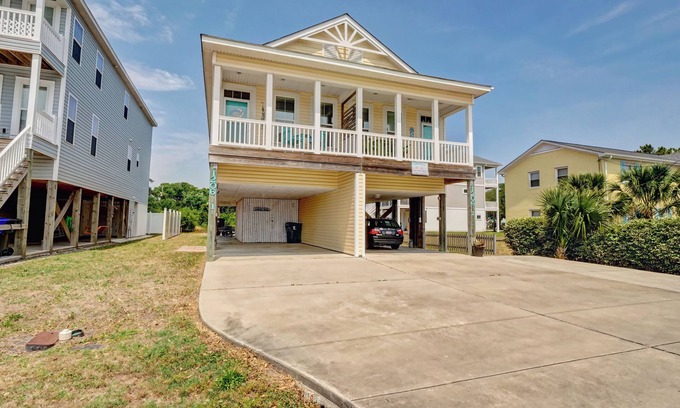 Wilmington Beach House | Southern Belle 2 bed/pet-friendly/2nd row in Carolina Beach with ocean view
