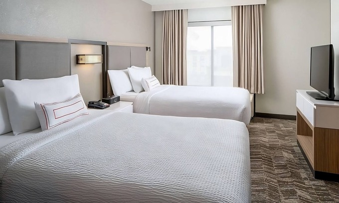 Donelson Resort | Southern Charm Hideaway in the Heart of Nashville! Pool, Breakfast, Pets Allowed