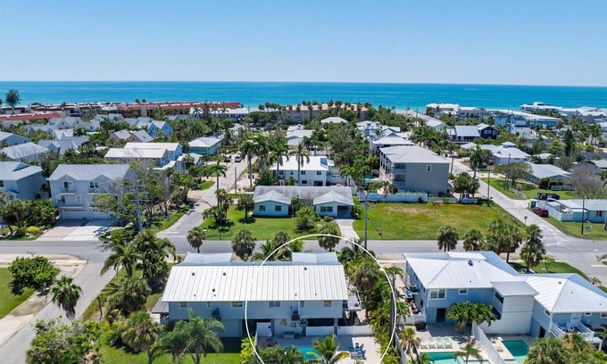 Holmes Beach House | Southern Cross: 3 Min Walk to Gulf Beach