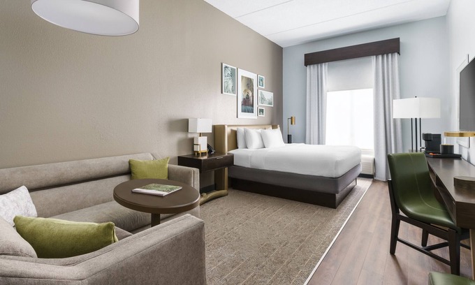 Yamacraw Village Apartment | Southern Hospitality with Modern Sensibilities