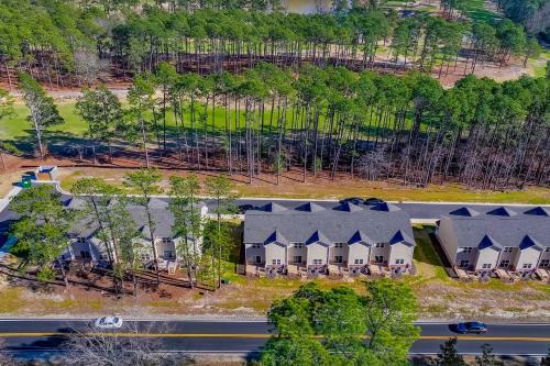 Southern Pines House | Southern Pines Golf Course Townhome with Deck!