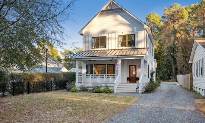 Southern Pines House | Southern Pines Stunner - secret reading nook! Walkable to Downtown
