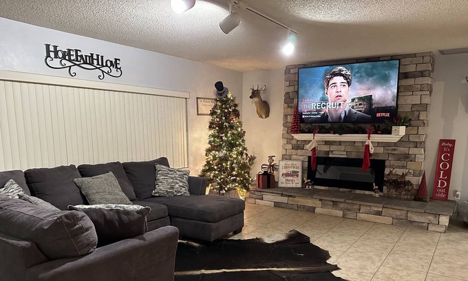 Eagle Lake House | Southern Style Cozy Home,10 Minutes from Lego Land!
