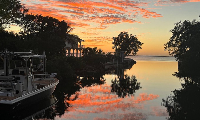 Cutthroat Harbor Estates House | SOUTHERN SUNSET - As seen on House Hunters-S228 E6 - Family Time in the FL Keys