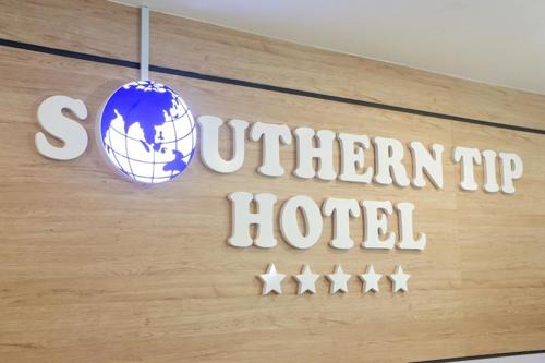 Pontian Hotel | Southern Tip Hotel - City & 100m walk to McDonald's & FREE DOBI